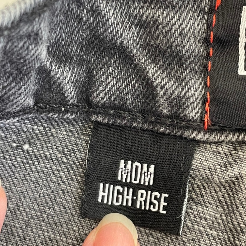 BDG Urban Outfitters Mom High Rise Denim Shorts Black Button Fly‎ Size 26 - Picture 4 of 8